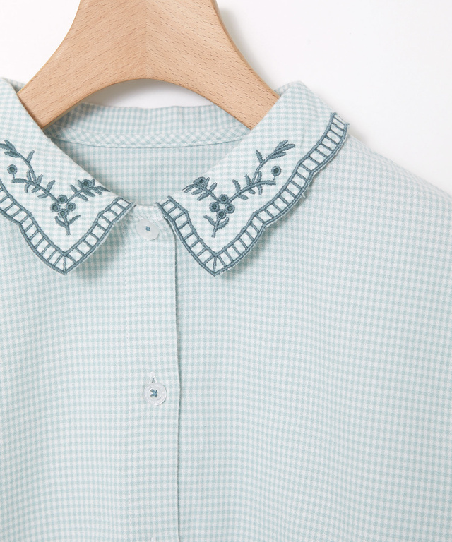 襟刺繡 デザイン ブラウス