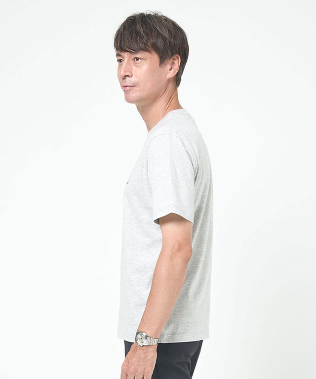 ロゴ モチーフ デザインTシャツ