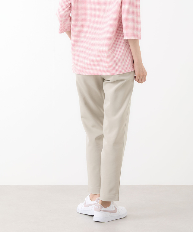 ストレッチ テーパードパンツ
