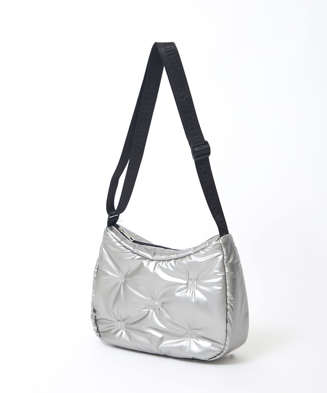 ロゴ刺繍 パデッド ショルダーバッグ